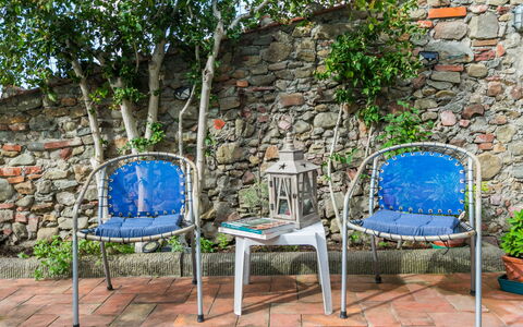 La Casa del Fale di Collodi: Furniture, Property, Cabinetry, Picture Frame, Window, Building, Comfort, Azure, Drawer, Wood