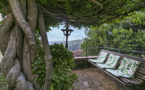 La Casa del Fale di Collodi: Furniture, Property, Cabinetry, Picture Frame, Window, Building, Comfort, Azure, Drawer, Wood