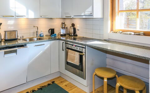 Alkuvilla: Waterway, Bank, Watercourse, Lake, Cottage, Forest, Channel, Reservoir, Log Cabin