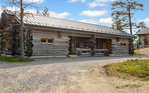 Saariselän Waskooli a: Waterway, Bank, Watercourse, Lake, Cottage, Forest, Channel, Reservoir, Log Cabin