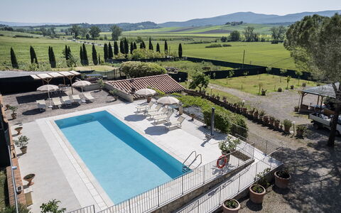 Anilde, Holiday Home with Pool, Wifi, Tuscany: Sky, Property, Plant, Swimming Pool, Water, Building, Tree, Leisure, Urban Design, Real Estate