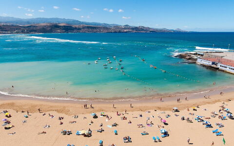 Nautilus: Water, Sky, Cloud, Blue, Natural Environment, Azure, Beach, Coastal And Oceanic Landforms, Lake