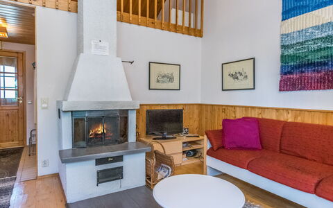 Siulapalkinen B 10: Wood, Interior Design, Ceiling, Furniture, Room, Flooring, Floor, Living Room, Hardwood
