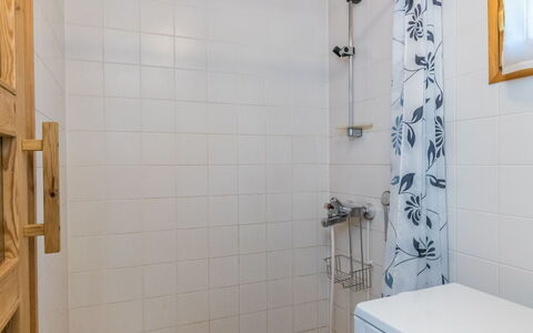 Siulapalkinen B 10: Bathroom, Plumbing Fixture, Flooring, Interior Design, Floor, Bathroom Sink, Tap, Plumbing, Room, Sink