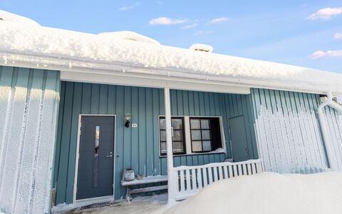 Saarihely B 9: Snow, Winter, Home, Roof, Cottage, Freezing, Siding, Slope, Ice Cap, Ice
