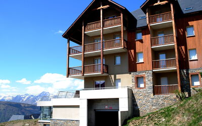 Le Hameau de Balestas 610.6: Cloud, Sky, Water, Plant, Property, Building, Azure, Swimming Pool, Tree, Chair