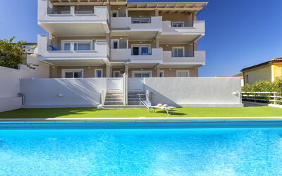 Valledoria 18: Water, Property, Plant, Building, Azure, Sky, Window, Swimming Pool, Urban Design, Leisure