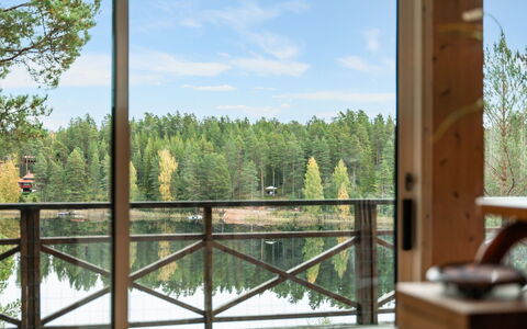 Nedre Gärdsjö: Sky, Water, Property, Wood, Interior Design, Building, Shade, Cloud, Tree, Real Estate