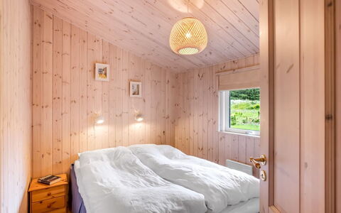Thrineke - 600M from the Sea: Wood, Bedroom, Bed, Home, Ceiling, Bed Sheet, Bedding, Interior Design, Bed Frame, Hardwood