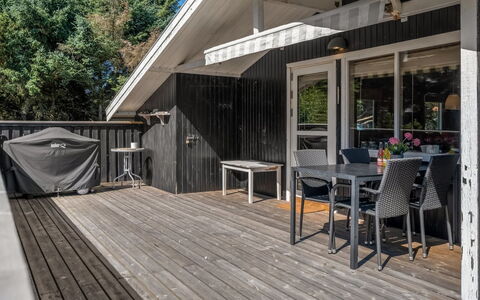 Thrineke - 600M from the Sea: Wood, Wood Flooring, Flooring, Home, Hardwood, Door, Floor, Deck, Porch, Plank