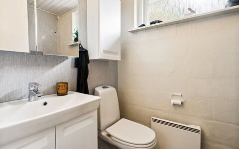 Luchia - 200M to the Fjord: Toilet Seat, Plumbing Fixture, Flooring, Toilet, Sink, Floor, Bathroom, Interior Design, Bathroom Sink, Plumbing