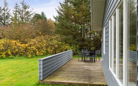 Luchia - 200M to the Fjord: Grass, Wood, Shrub, Siding, Land Lot, Plank, Groundcover, Garden, Deck, Hardwood