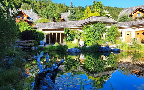 Sankt Michael im Lungau 800: Plant, Water, Property, Blue, Sky, Azure, Green, Natural Landscape, Building, Botany