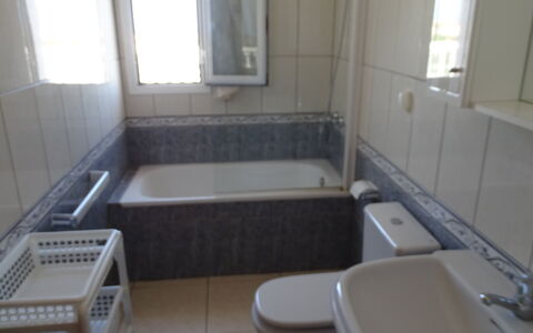 Villa Marisol: Bathtub, Plumbing Fixture, Window, Sink, Bathroom, Tap, Interior Design, Floor, Building