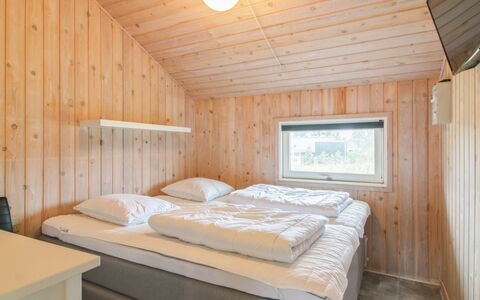 Birger - 500M from the Sea: Wood, Bedroom, Bed, Bed Sheet, Bedding, Ceiling, Bed Frame, Hardwood, Wood Stain, Plank