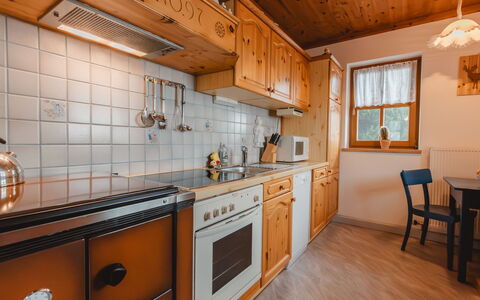 Ferienhaus Taubenstein: Cabinetry, Countertop, Furniture, Property, Kitchen Stove, Kitchen, Wood, Kitchen Appliance, Window, Interior Design