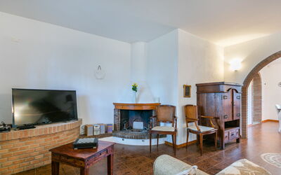 Accommodation:&nbsp;Siby 400.2