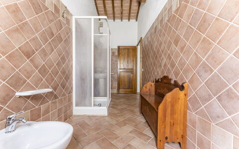 Podere Marcigliana - Radicondoli: Mirror, Property, Tap, Plumbing Fixture, Sink, Building, Bathroom, Wood, Bathroom Sink, Interior Design