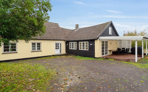 Edele - 3.8Km from the Sea: Roof, Home, Door, Cottage, Shade, Siding, Yard, Estate, Backyard