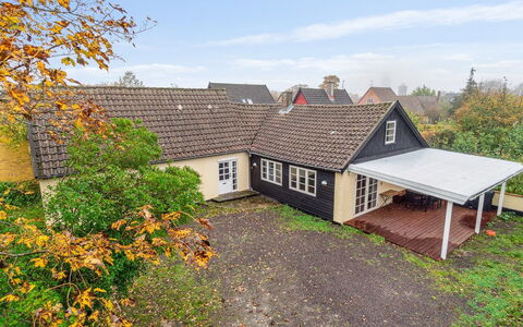 Edele - 3.8Km from the Sea: Roof, Home, Door, Cottage, Shade, Siding, Yard, Estate, Backyard