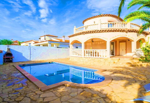 Villa Manuela: Cloud, Sky, Building, Property, Water, Plant, Blue, House, Window, Swimming Pool