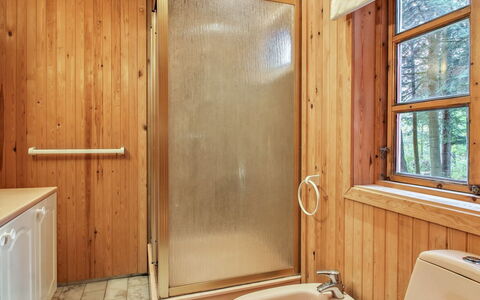 Muriel - 1.1Km from the Sea: Plumbing Fixture, Wood, Bathroom, Flooring, Floor, Tap, Interior Design, Bathroom Sink, Plumbing, Sink