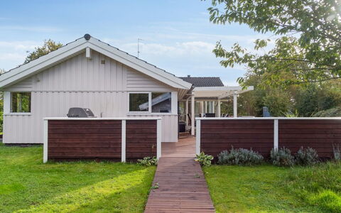 Hilaria - 1.4Km from the Sea: Home, Residential Area, House, Cottage, Roof, Land Lot, Siding, Garden, Estate, Lawn