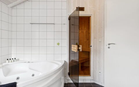 Hilaria - 1.4Km from the Sea: Flooring, Wood, Interior Design, Floor, Plumbing Fixture, Ceiling, Bathroom, Room, Plumbing, Bathtub