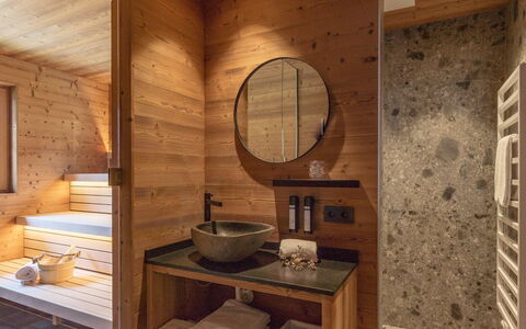 Pichl 400: Mirror, Building, Plumbing Fixture, Tap, Wood, Interior Design, Sink, Floor, Flooring, Shelf