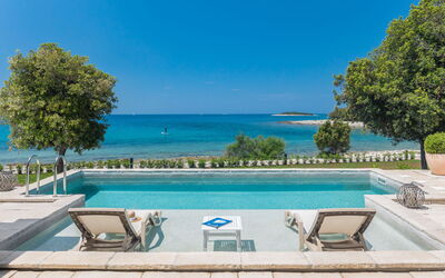 Luxury Beachfront Villa Porto Bus