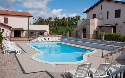 Accommodation:&nbsp;Borgo Valmarina 100.3