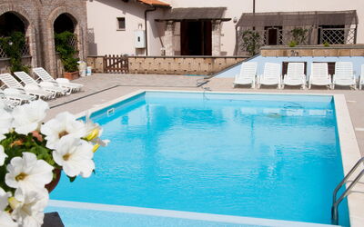 Accommodation:&nbsp;Borgo Valmarina 100.3