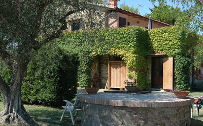 Accommodation:&nbsp;Borgo Valmarina 100.3