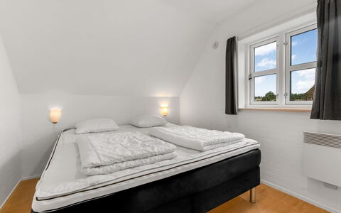 Axeline - 300M from the Sea: Bedroom, Bedding, Bed, Bed Frame, Bed Sheet, Linens, Mattress, Freezing, Hotel