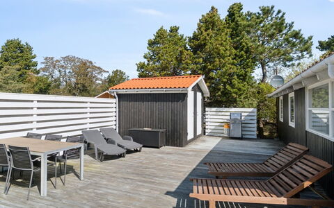 Galt - 200M from the Sea: Wood, Roof, Architecture, Home, House, Cottage, Siding, Hardwood, Slope, Estate