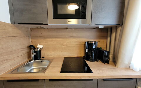 Ischgl 110: Countertop, Kitchen Sink, Cabinetry, Property, Sink, Tap, Kitchen Appliance, Kitchen, Wood, Home Appliance