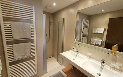 Accommodation:&nbsp;Top 5 110.2
