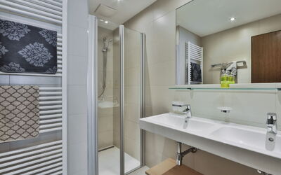 Accommodation:&nbsp;Top 5 110.2