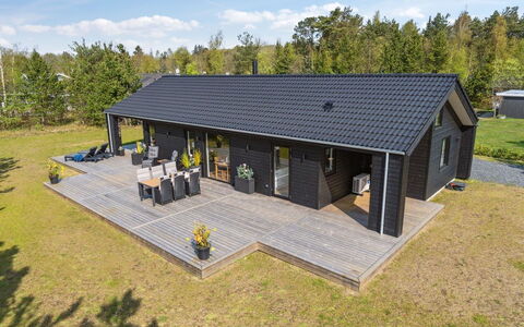 Skakke - 900M from the Sea: Ceiling, Flooring, Interior Design, Floor, Composite Material, Furniture, Resort, Hotel, Design, Daylighting