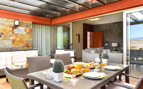 Tipo 2 Dormitorios: Building, Sky, Plant, Window, House, Facade, Tree, Leisure, Roof