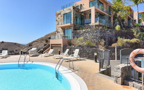 Los Lagos 36: Water, Sky, Property, Azure, Swimming Pool, Building, Leisure, Real Estate, Plant, Composite Material