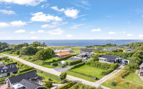 Dimo - 300M to the Fjord: Sea, Coast, Ocean, Suburb, Estate, Landscaping, Resort, Bay