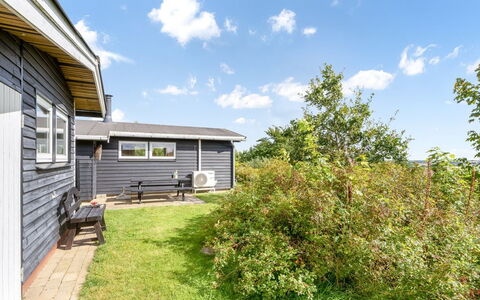 Dimo - 300M to the Fjord: Grass, Shrub, Home, Land Lot, Cottage, Groundcover, Siding, Yard, Estate, Garden