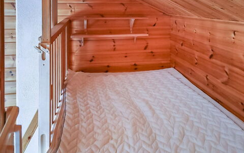 Joutsenlaulu: Wood, Floor, Flooring, Wood Stain, Hardwood, Ceiling, Plank, Room, Log Cabin, Attic
