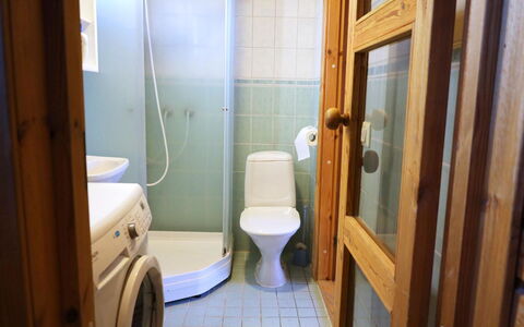 Joutsenlaulu: Bathroom Sink, Floor, Flooring, Plumbing Fixture, Bathroom, Toilet Seat, Sink, Toilet, Interior Design, Plumbing