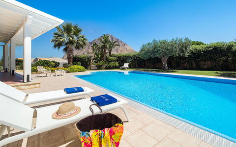 Villa Cornino - Custonaci, Sicilia: Sky, Water, Property, Plant, Swimming Pool, Building, Azure, Nature, Tree, Shade