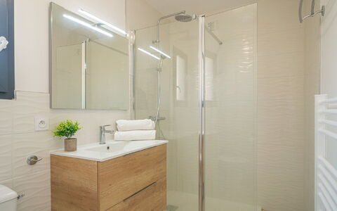 Aubépines: Mirror, Plumbing Fixture, Tap, Shower Head, Shower Door, Building, Shower, Bathroom, Interior Design