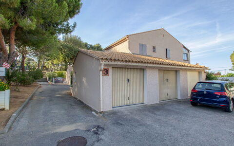 La Cadière: Building, Sky, Plant, Cloud, Property, Vehicle, Car, Wheel, House