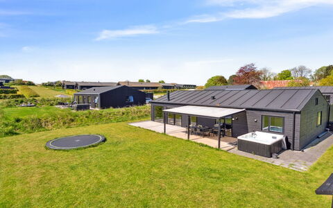Jul - 300M from the Sea: Blue, Shrub, Cottage, Groundcover, Garden, Estate, Shade, Landscaping, Farmhouse, Eco Hotel
