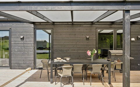 Jul - 300M from the Sea: Blue, Shrub, Cottage, Groundcover, Garden, Estate, Shade, Landscaping, Farmhouse, Eco Hotel